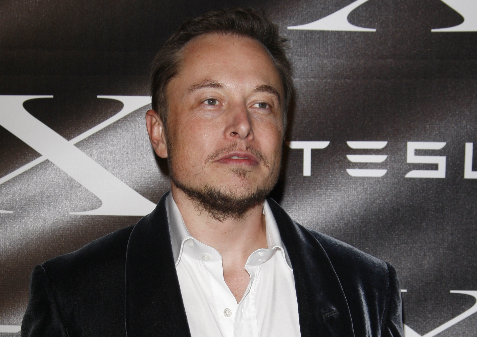 Acțiunile Tesla cresc după investiția de un miliard $ a lui Musk