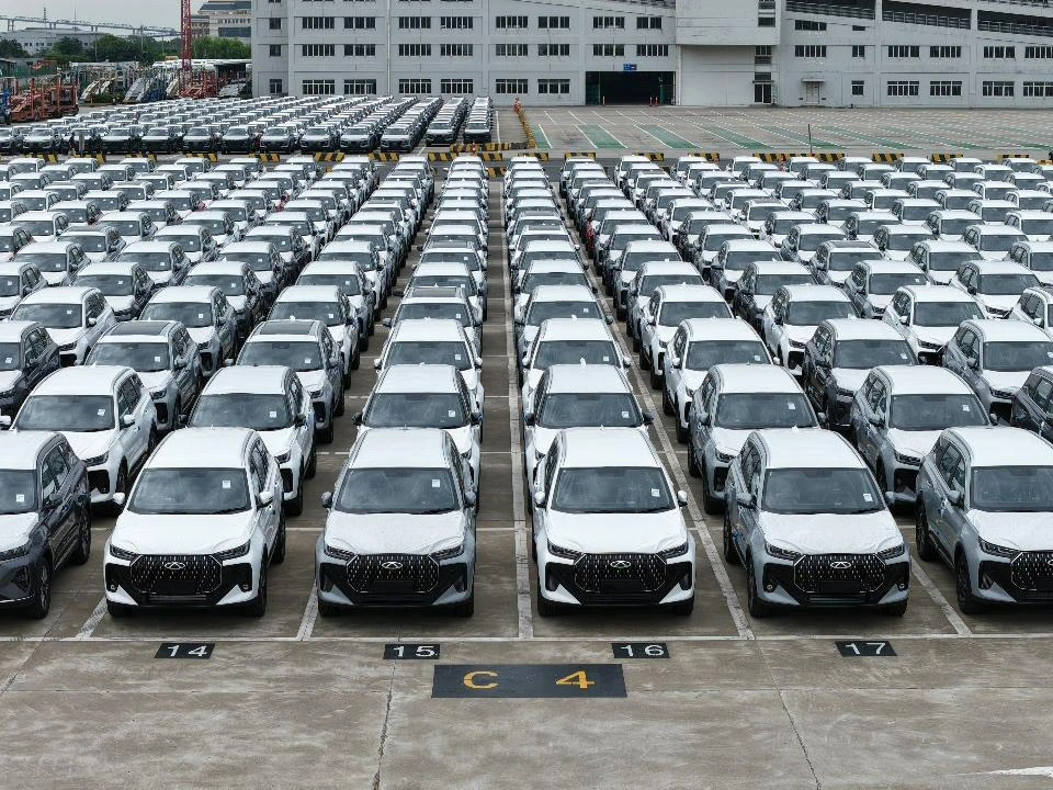 China exportă mașini pe benzină care nu se vând pe piața internă