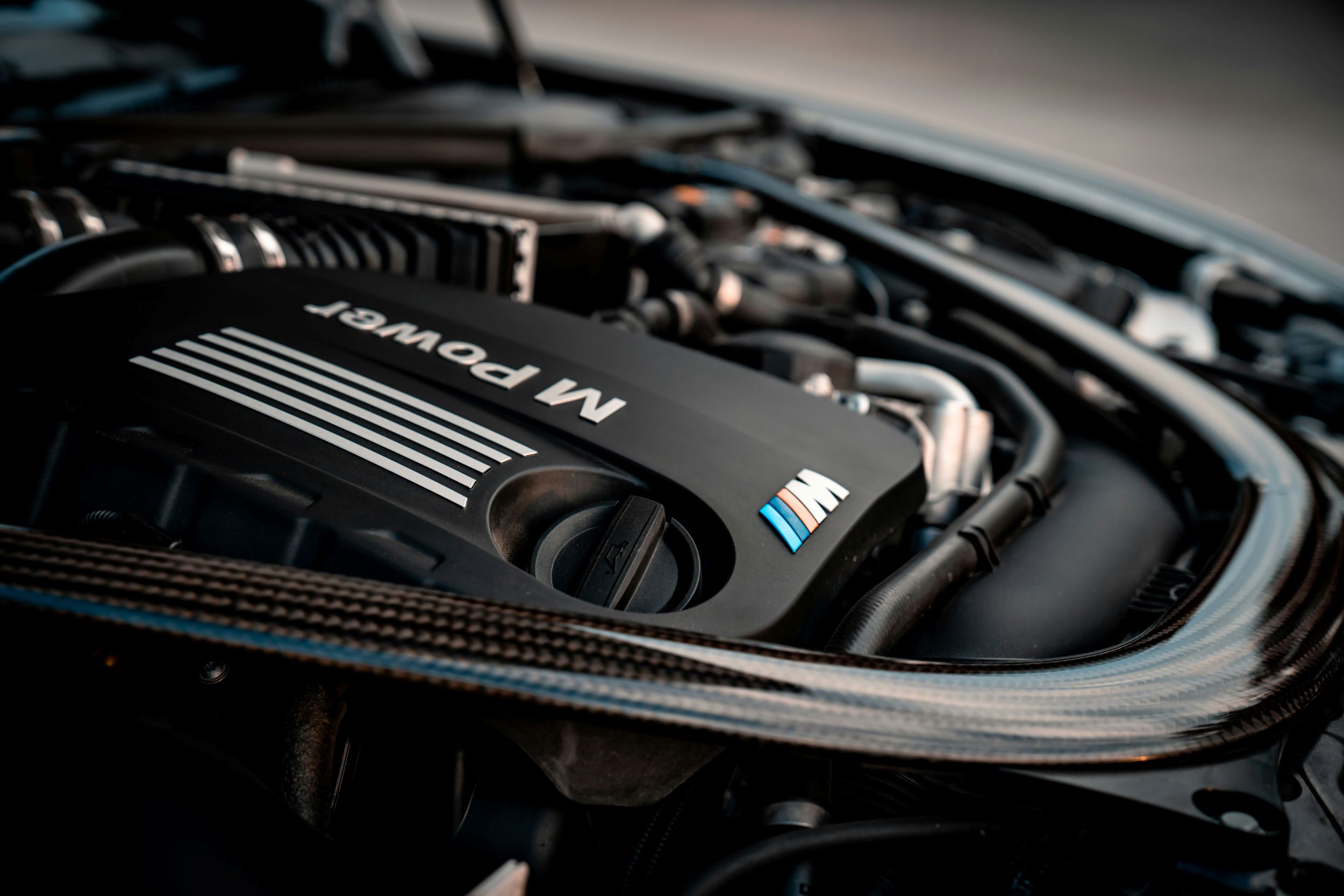 Motoarele cu ardere internă scapă de interdicția totală în UE